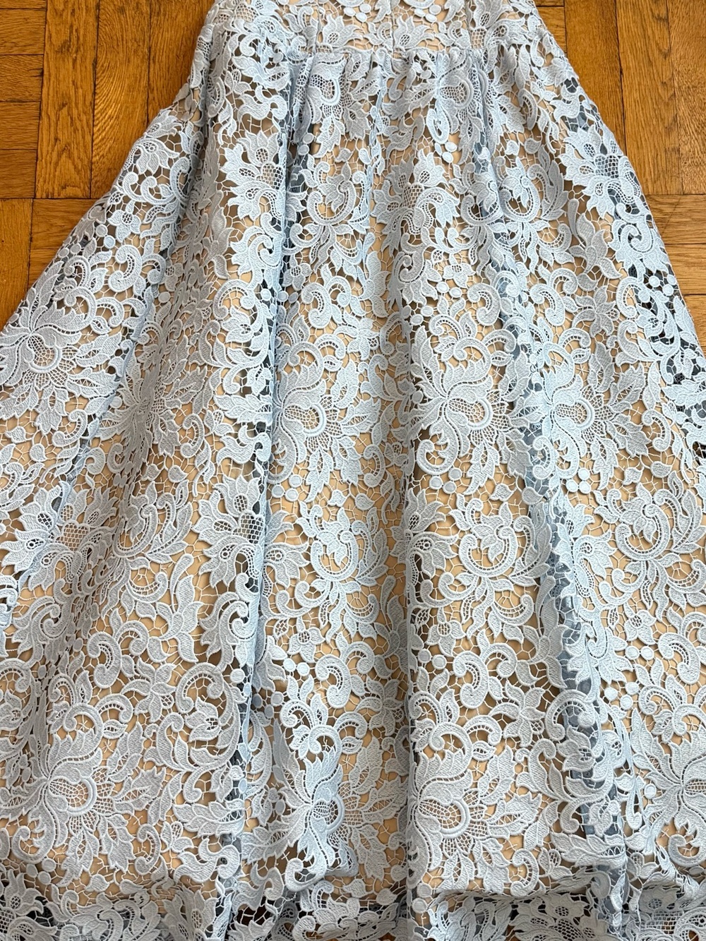 ALICE + OLIVIA
Anabella Scoop Neck Drop Waist Midi Dress - Picture 9 of 16